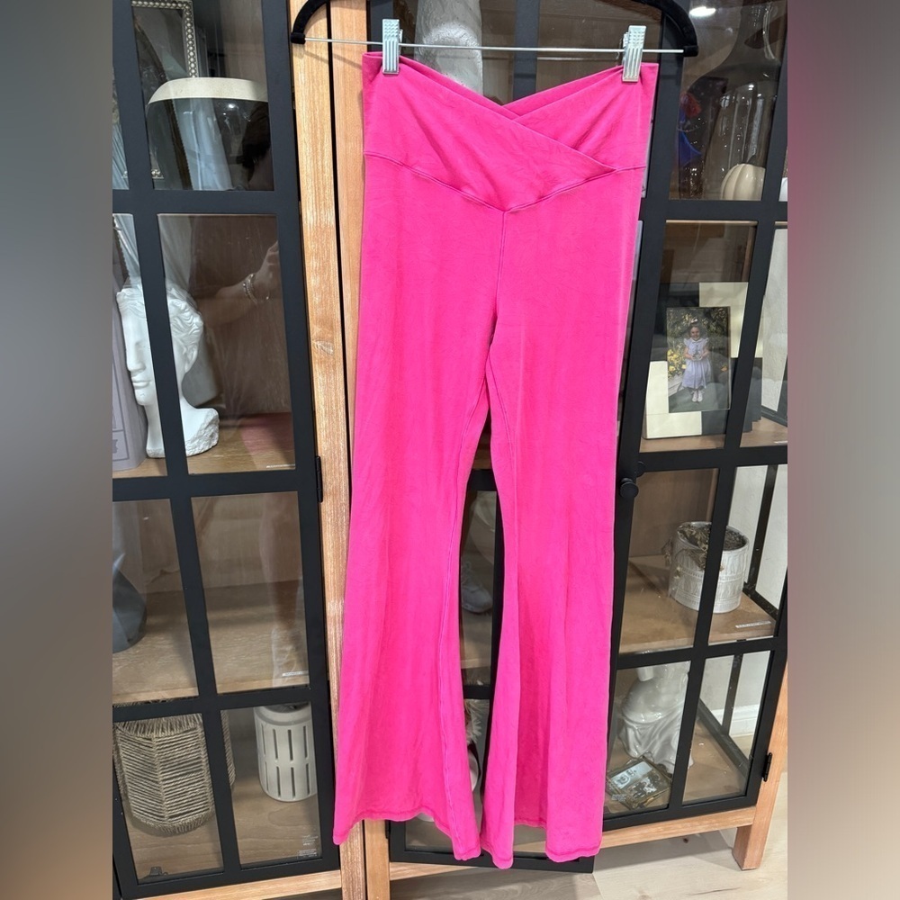 Aerie OFFLINE Real Me criss Crossover Flare Leggings yoga pants highrise fuchsia